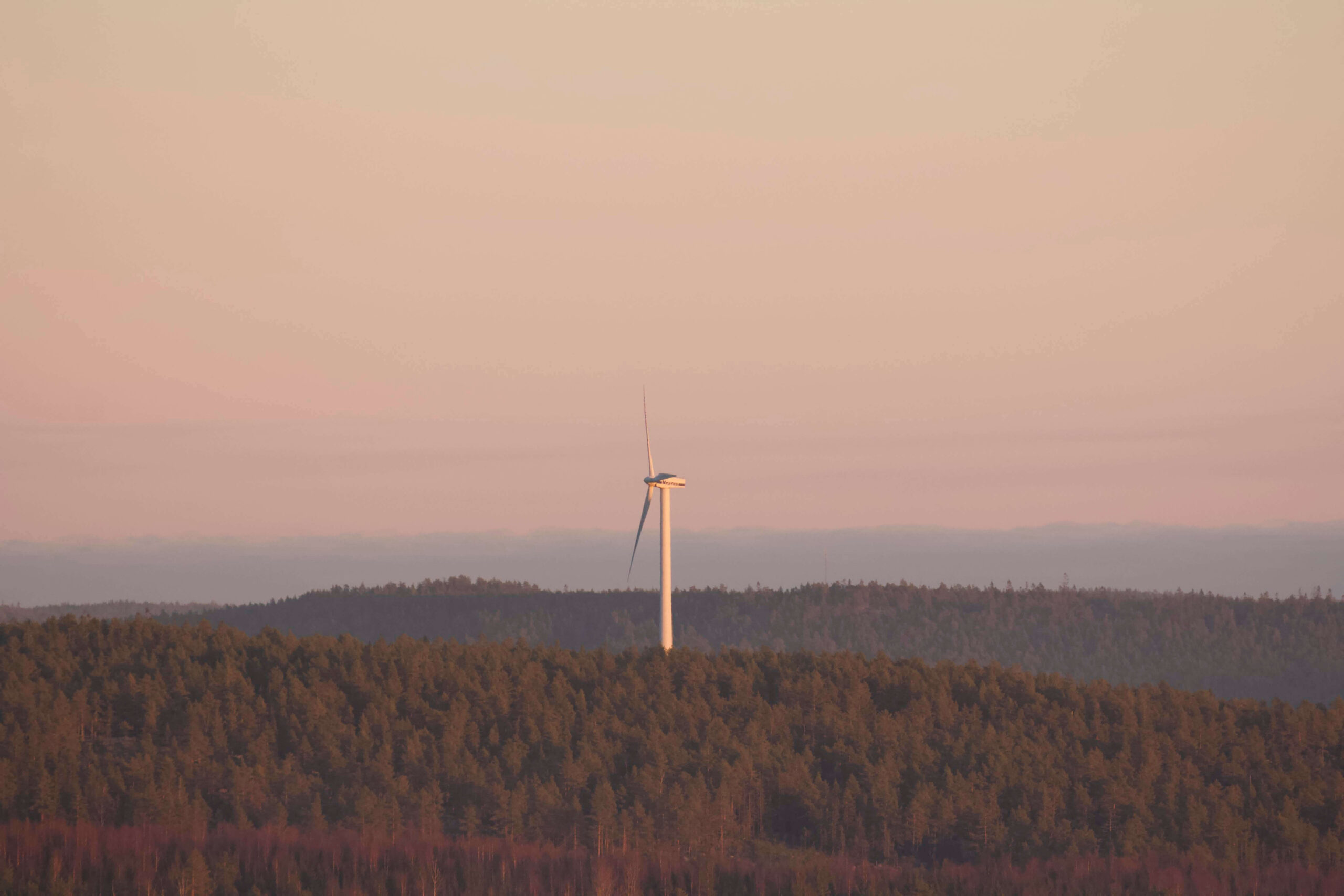 Widok na pastelowy zachód słońca.