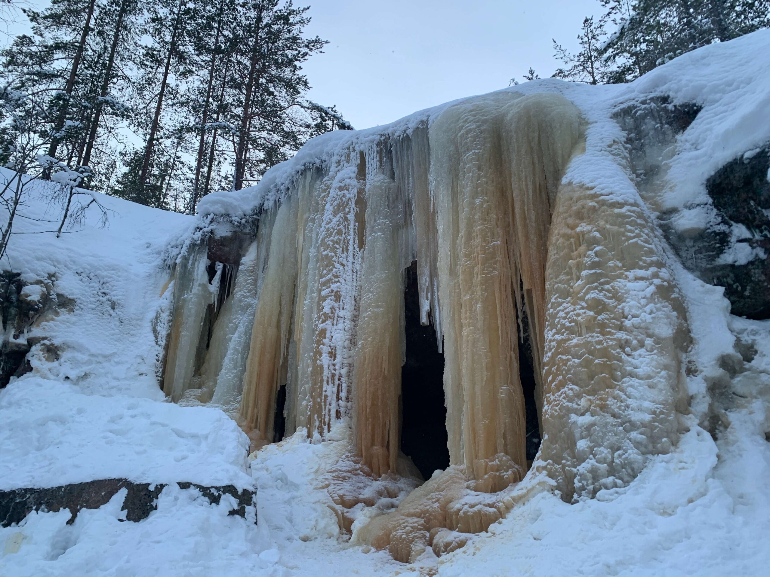 Jaskinia lodowa w Örnsköldsvik.